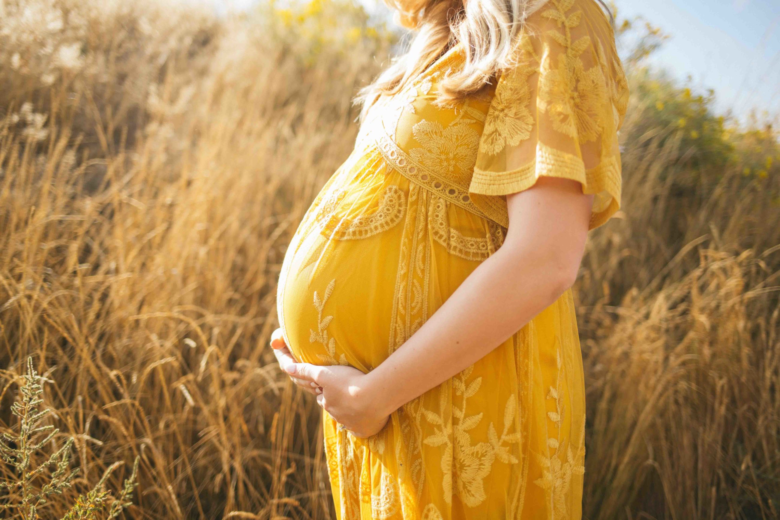 Femme enceinte nature